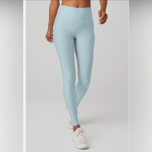 ALO Yoga 7/8 High-Waist Airlift Legging in Chalk Blue, XS